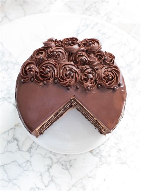 devils-food-cake-with-buttercream-and-ganache-the image