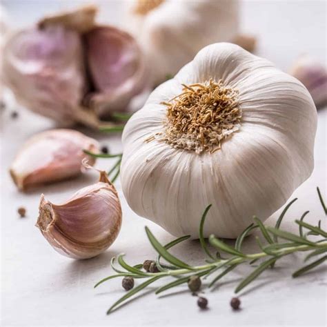 how-to-saute-garlic-plus-5-other-tips-cooking-chew image