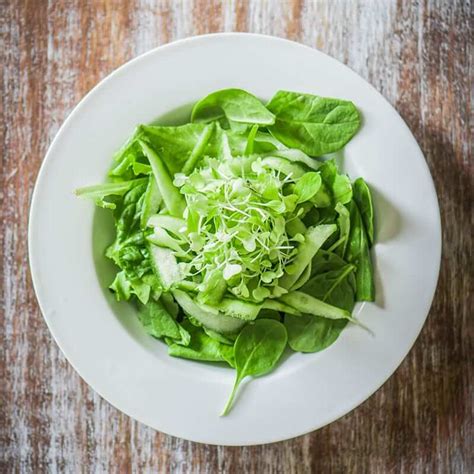 cucumber-salad-with-spinach-and-homemade-vinegar image