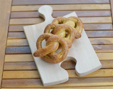 homemade-soft-pretzel-recipe-delicious-and-easy image