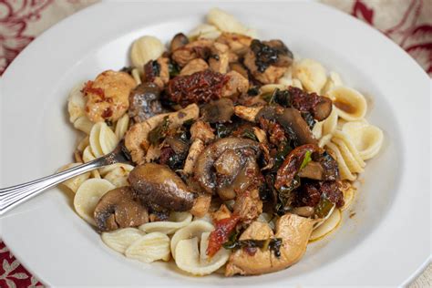 sun-dried-tomatoes-and-chicken-with-pasta-feeding image