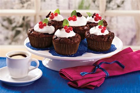 brownie-cupcakes-with-chocolate-kisses-womans-world image