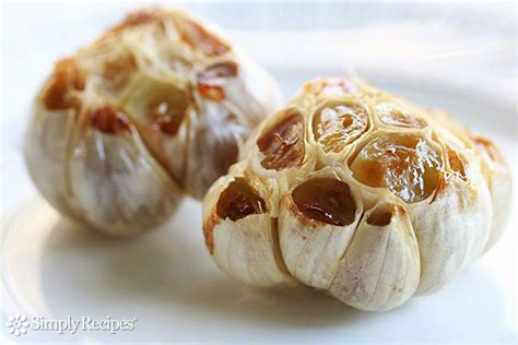 how-to-roast-garlic-roasted-garlic image