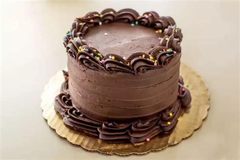 double-fudge-chocolate-layer-cake-mars-food image