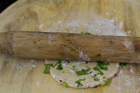 garlic-naan-how-to-make-garlic-naan-bread-dassanas image