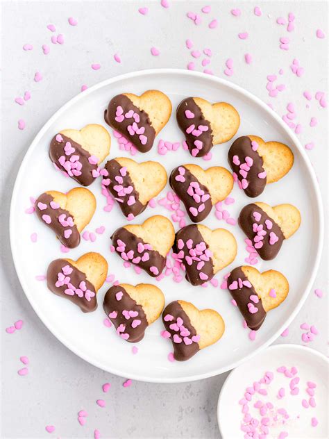 easy-heart-cookies-no-chilling-required-drive-me-hungry image