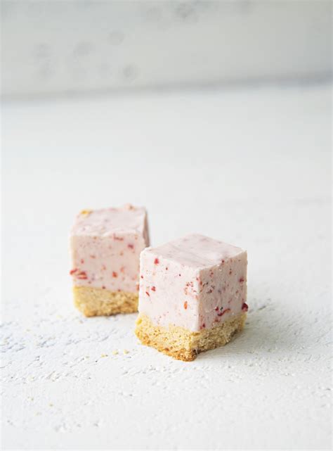 strawberry-shortcake-fudge-sweet-recipeas image
