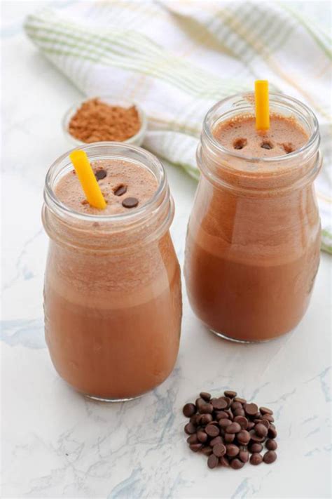 5-ingredient-keto-chocolate-smoothie-best-low-carb image