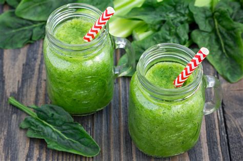 apple-spinach-smoothie-for-weight-loss-the-leaf image