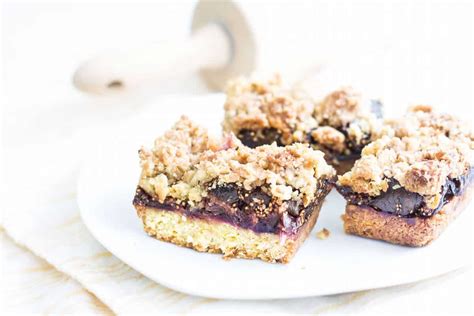 fig-crumble-bars-made-with-fig-jam-mon-petit-four image