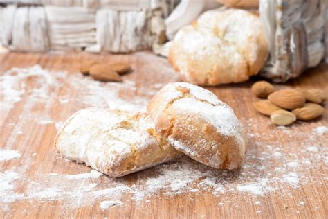biscotti-di-mandorla-almond-biscuits-italy-magazine image