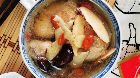 how-to-prepare-the-best-chicken-herbal-soup-10-useful-tips image