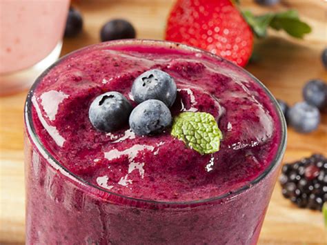 wild-berry-smoothie-recipe-with-healthy-low-fat image
