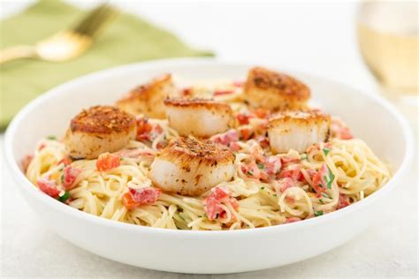 blackened-scallop-pasta-recipe-home-chef image
