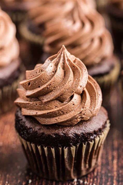 chocolate-buttercream-frosting-recipe-the-cookie image