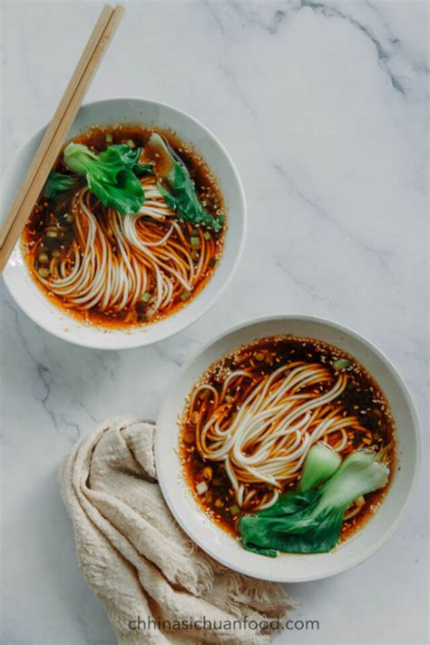 10-minutes-hot-and-sour-noodles-china-sichuan-food image