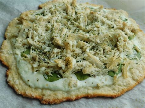 chicken-spinach-alfredo-pizza-drizzle-me-skinny image