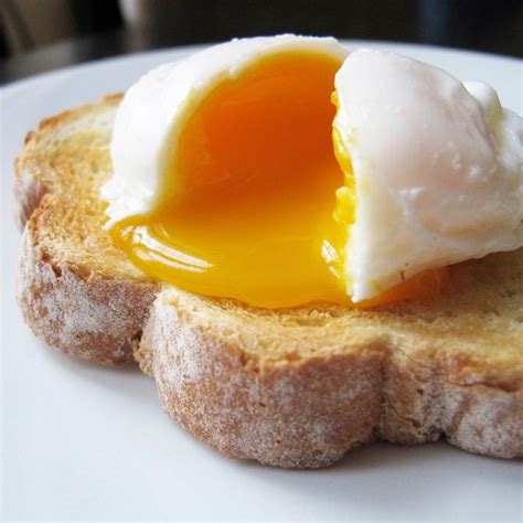 how-to-poach-eggs-perfectly-best-poached-egg image
