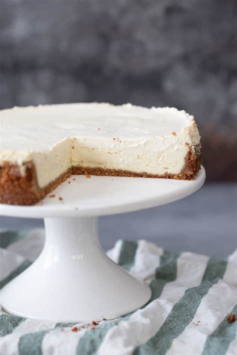 classic-cheesecake-with-sour-cream-topping-the image