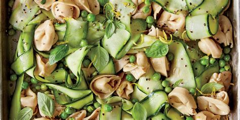 tortellini-salad-with-zucchini-and-peas image