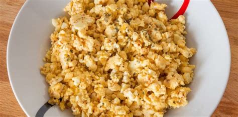 turmeric-scrambled-eggs-healthy-breakfast-to-fight image