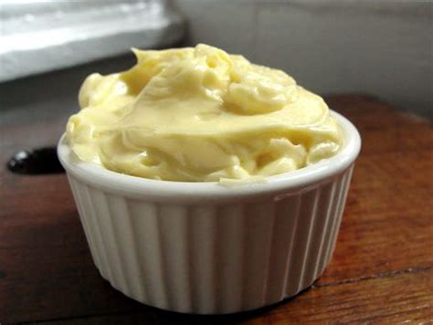 homemade-mayonnaise-with-a-lowfat-version-too image