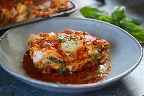 the-best-lasagna-bolognese-with-spinach-and-bchamel image