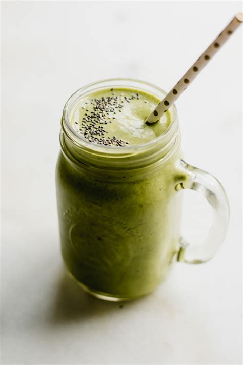 the-best-creamy-green-smoothie-blue-bowl image