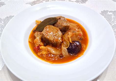 greek-beef-stew-with-onions-stifado image