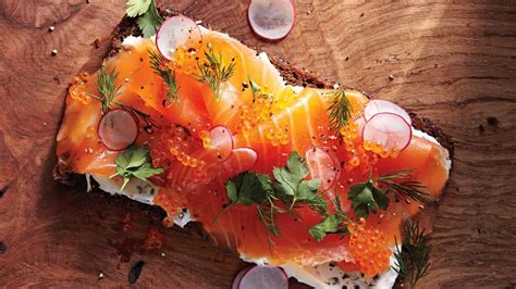 smoked-salmon-vs-lox-whats-the-difference image