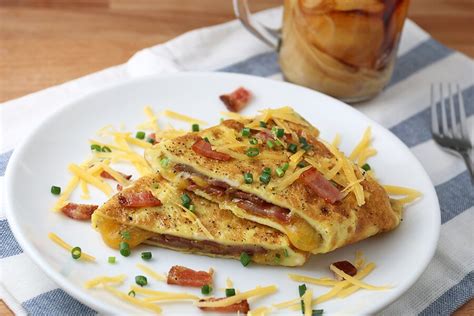 bacon-cheddar-chive-omelette-ruled-me image