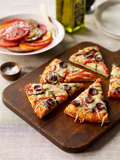 spanish-pizza-with-chorizo-and-peppers-leites-culinaria image