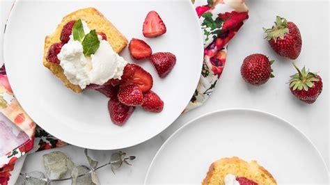strawberry-shortcake-cake-with-mascarpone-cream image