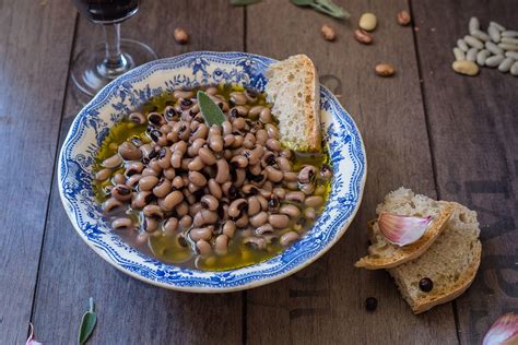 spicy-smoky-east-west-black-eyed-peas-recipe-rouses image