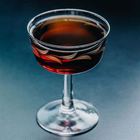 waldorf-cocktail-recipe-liquorcom image