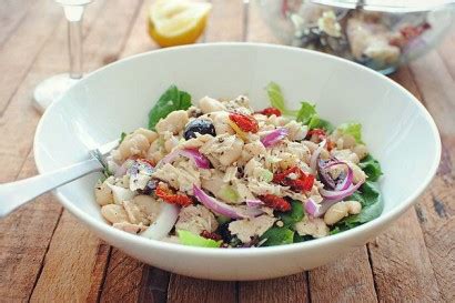 tuscan-tuna-and-white-bean-salad-tasty-kitchen image