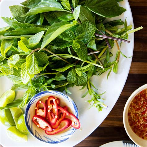 vietnamese-herb-garnish-plate-dia-rau-song image