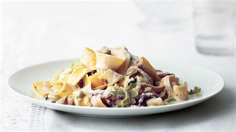 creamy-pappardelle-with-leeks-and-bacon-recipe-bon image