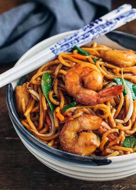 shrimp-lo-mein-restaurant-style-striped-spatula image