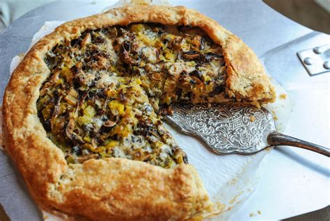 mushroom-and-leek-galette-with-gorgonzola-pages image