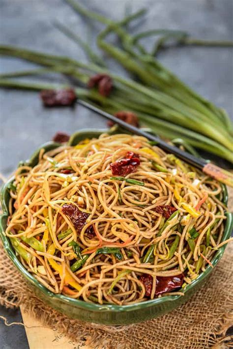 indo-chinese-spicy-chili-garlic-noodles-recipe-video image