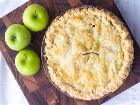 irish-apple-pie-for-st-patricks-day-honest-cooking image