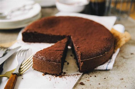 flourless-espresso-chocolate-cake-jernej-kitchen image