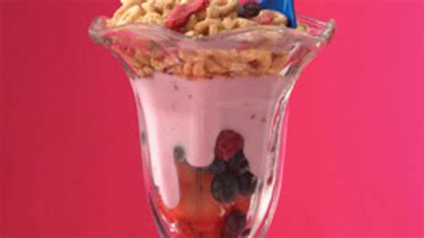 cheerios-yogurt-fruit-parfaits image