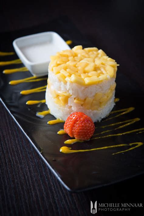 mango-sticky-rice-the-classic-thai-dessert image