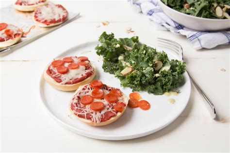 mini-bagel-pizzas-cook-smarts image
