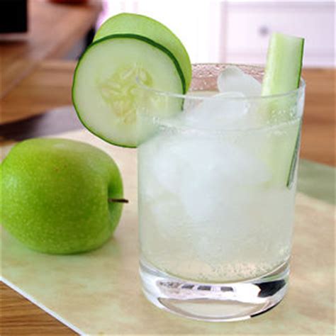 cucumber-and-sour-apple-gin-fizz-recipe-amazing image