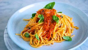 spaghetti-al-pomodoro-vincenzos-plate image
