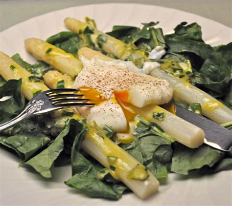 asparagus-and-spinach-salad-with-poached-egg image