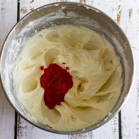 how-to-make-strawberry-cream-cheese-frosting-taste image